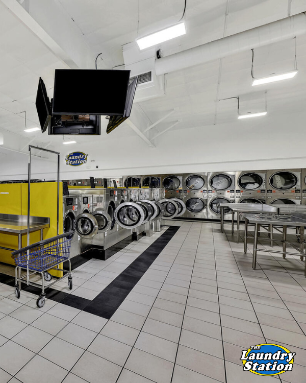 Commercial Laundry Service near 67208